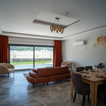 Mera Hotel *